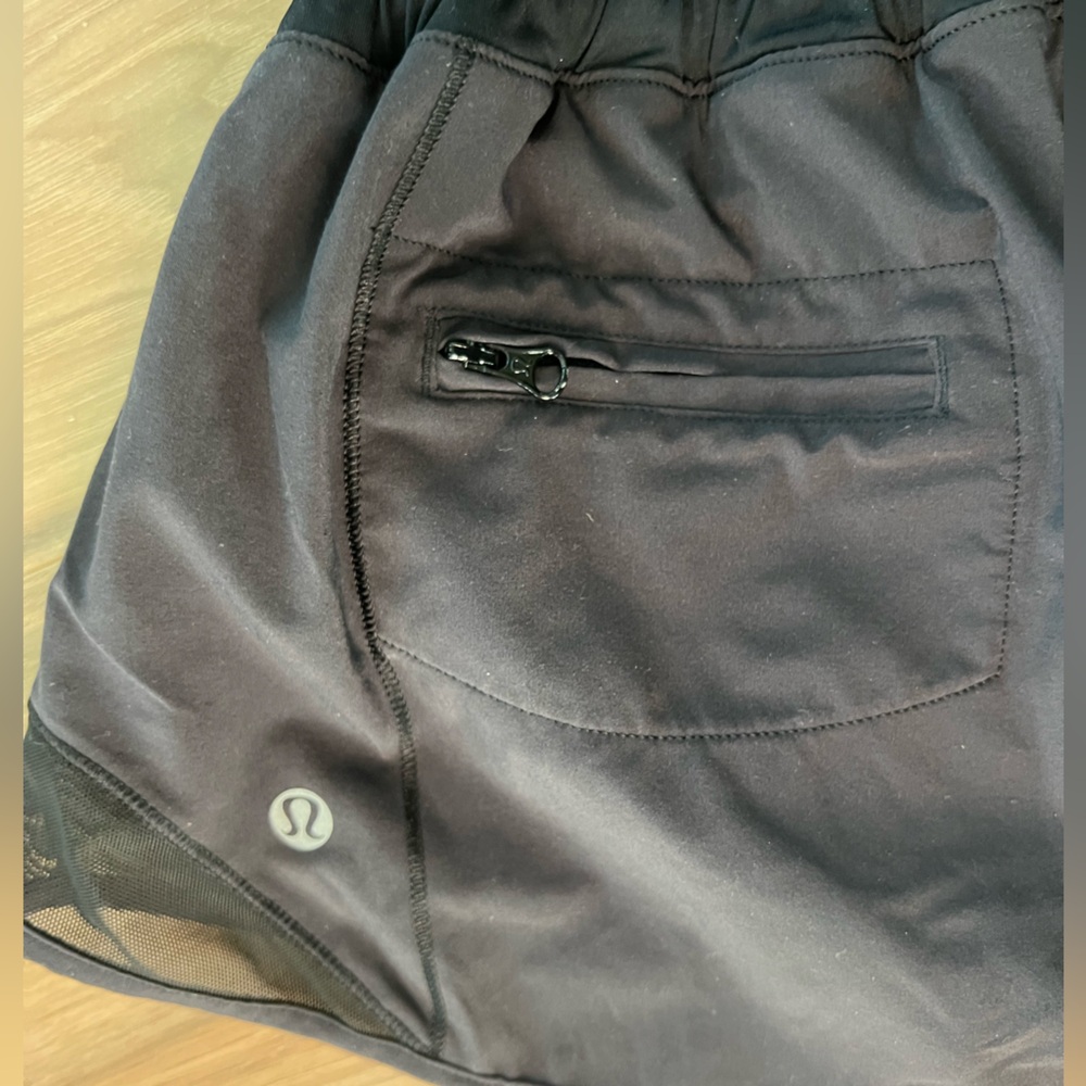 Lululemon Black Hotty Hot Short in Swift fabric - Picture 6 of 7
